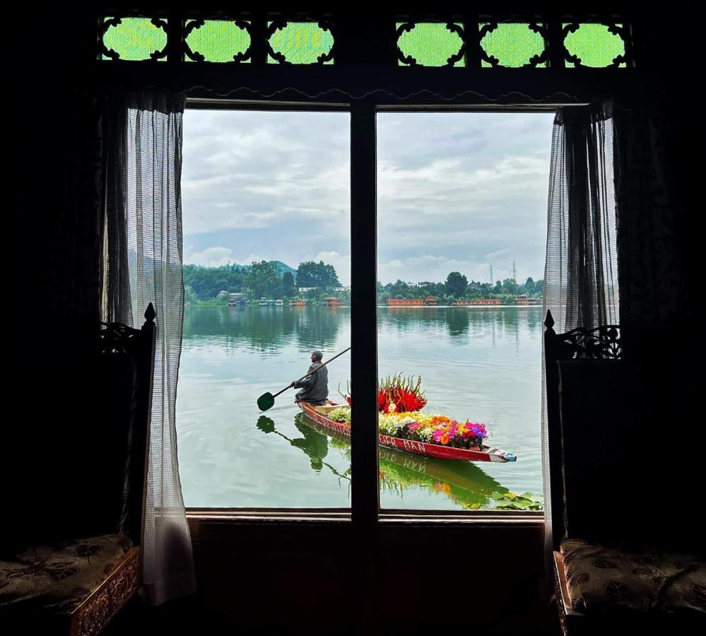 Houseboat Lily Of Nageen Сринагар Экстерьер фото