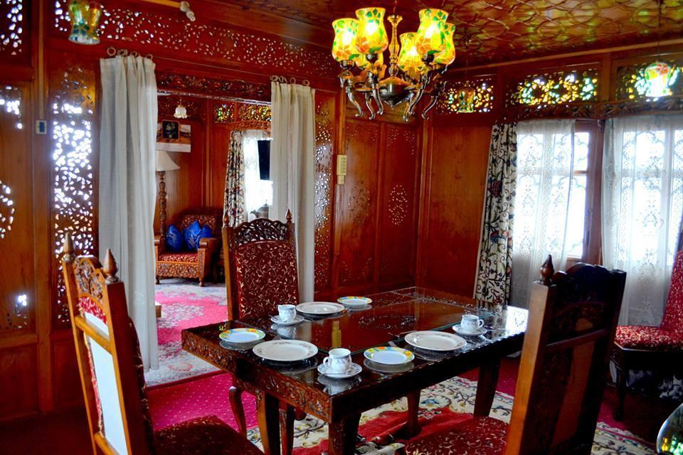 Houseboat Lily Of Nageen Сринагар Экстерьер фото