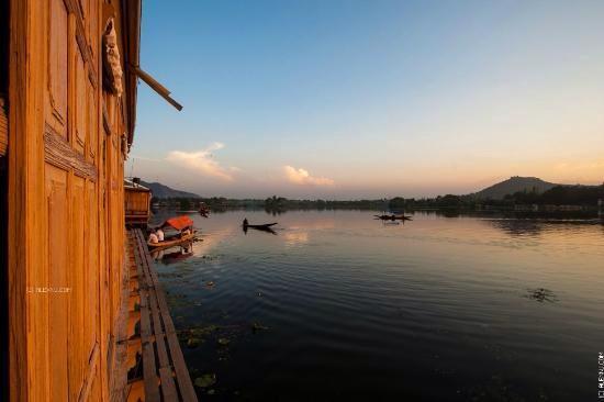Houseboat Lily Of Nageen Сринагар Экстерьер фото